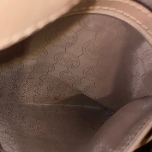 Michael Kors Jet Set Tote - Picture 4 of 9